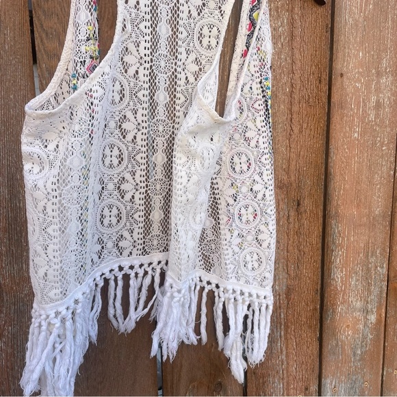 LOVE ON A HANGER Women’s White Colorful Knit Lacy Vest Fringe Western Size S/M - Picture 12 of 12